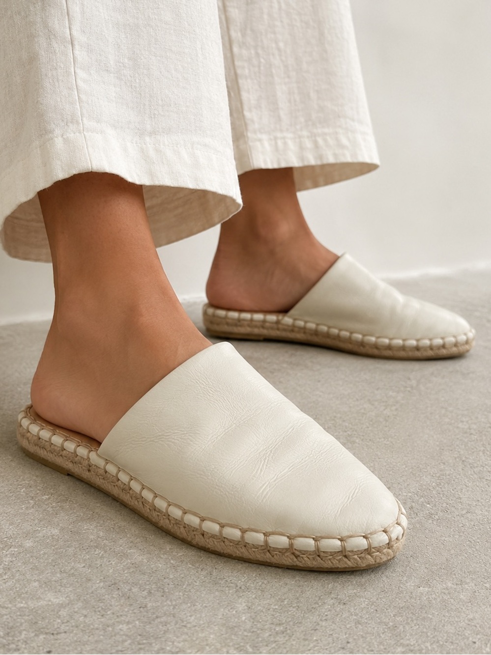 Halogen Leather Slip on Mule Flat, white size 7.5